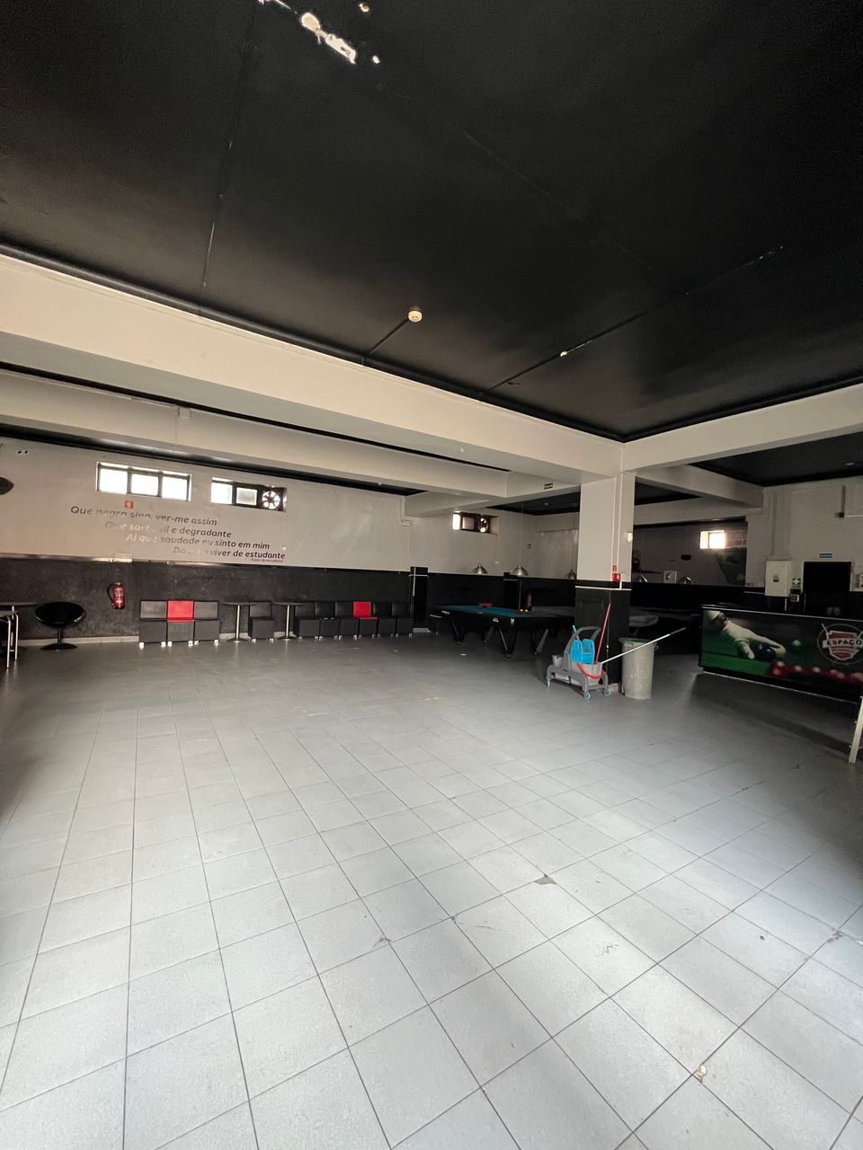 Espaço comercial no centro da cidade p/venda ou arrendamento 1 / 5