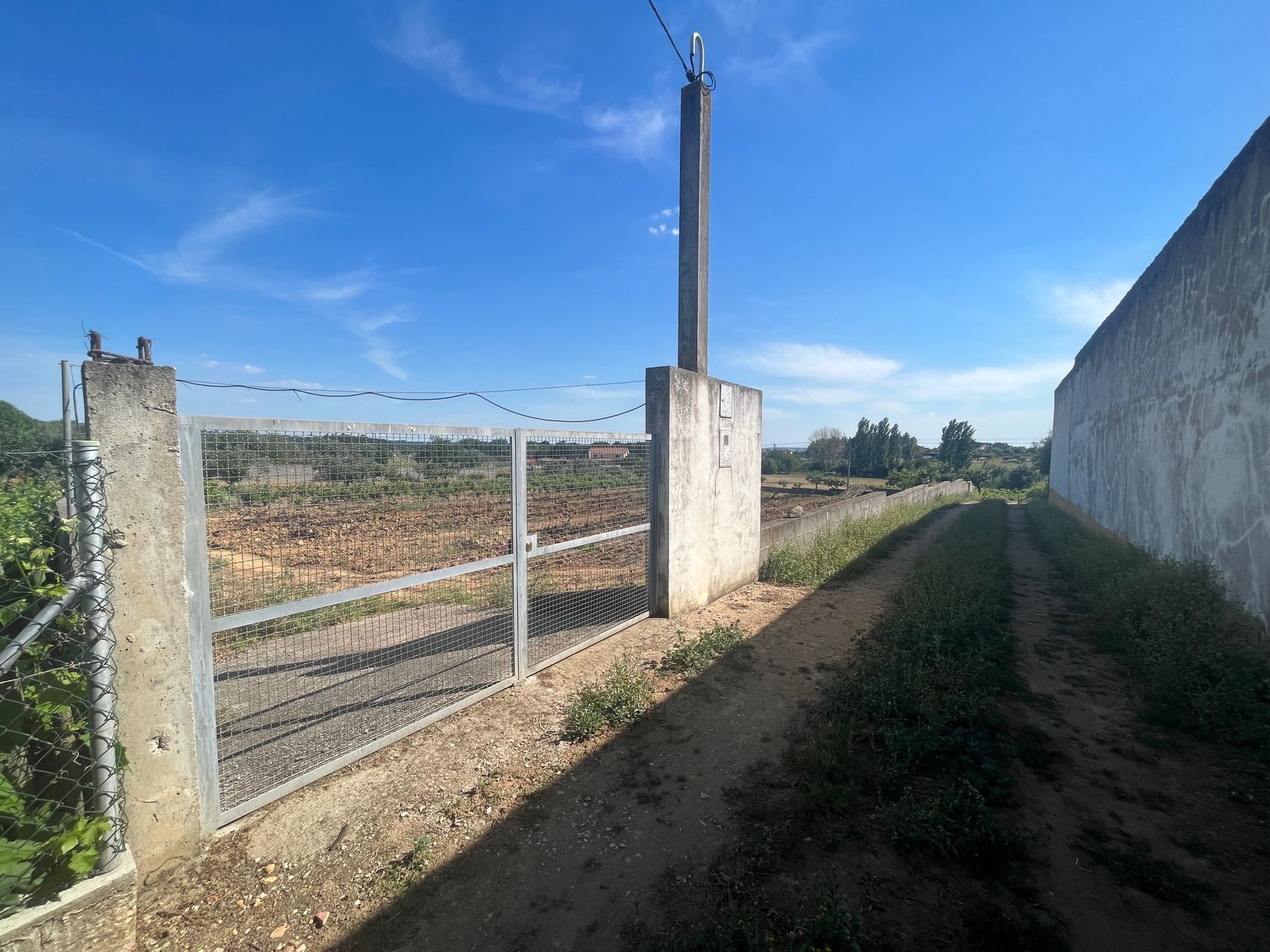 Terreno urbano com possibilidade de construção 2 moradias independentes! 2 / 5